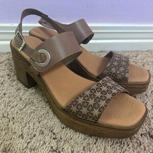 Eric Michael W10 Brown Platform Sandals